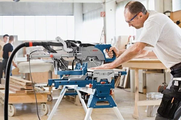 Bosch Professional Paneelsäge GCM 8 SJL