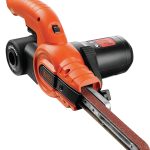 Black+Decker Bandschleifer KA900E mit Absaugung – Schleifmaschine für Holz, Metall, Stein, Gips, Keramikfliesen & Kunststoff – Zum Schleifen, Feilen, Schärfen und Entrosten – Bandmaße: 451 x 13mm