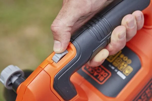 Black+Decker Laubsauger / Laubbläser mit Häcksler BCBLV3625L1