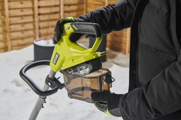 RYOBI 18 V ONE+ Akku-Schneebürste RY18ST25A-140
