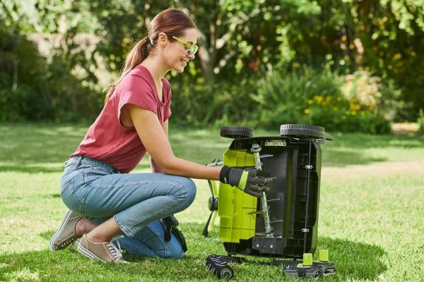 RYOBI 18V ONE+ Brushless Akku-Vertikutierer RY18SFX35A-0
