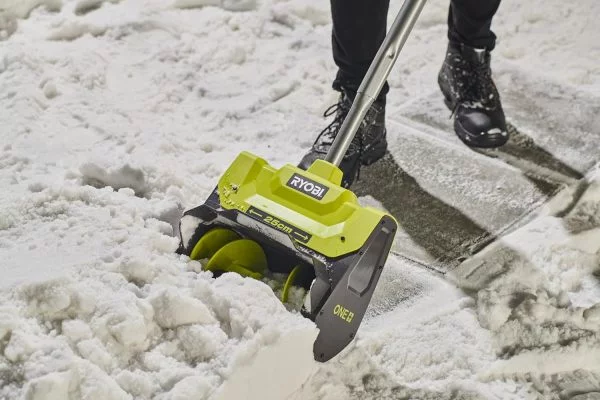 RYOBI 18 V ONE+ Akku-Schneebürste RY18ST25A-140