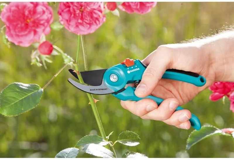 Gardena Gartenschere B/S-M: Stabile Rebenschere mit Bypass-Schneide