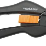 Fiskars Bypass-Gartenschere für frische Äste und Zweige, Antihaftbeschichtet, Hochwertige Stahl-Klingen, Länge: 20 cm, Schwarz/Orange, SingleStep, P26, 1000567