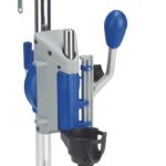 Dremel 220 Bohr-und Werkzeugständer für Multifunktionswerkzeug Stationäre Arbeite Vertikal oder im Winkel Bohren, Einstellbar in 15-Grad-Schritten, Integrierter Teleskop-Werkzeugständer