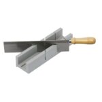 Dönges Gehrungslade mit Säge 250 mm im Set | Feinsäge mit Gehrungslade für präzises Sägen auf Gehrung für 45° & 90° Winkel | Schneidlade aus stabilen Kunststoff | Sägelehre, Gehrungslehre