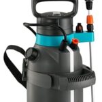 Gardena Drucksprüher 5 l EasyPump: Akku-Drucksprühgerät mit integrierter Trittfläche, Teleskop-Lanze inkl. Verriegelungsfunktion, Schultergurt und Düsenschutz (11136-20)
