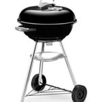 Weber Compact Kettle Holzkohlegrill/Dreibein-Ständer und Räder, Hitzebeständiges, rostfreies Design, Verchromter dreilagiger Rost, 47 cm, Schwarz