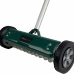 DAYGREEN Hand-Vertikutierer VT-32 | Moos und Unkrautentferner mit 11 Edelstahlmessern | 32 cm Arbeitsbreite | Rasenschonende Leichtlauf-Räder