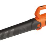 Black+Decker Axial Akku-Laubbläser BCBL200L (18V, 2.0Ah, hohe Blasgeschwindigkeit von 145 km/h, Luftvolumen 577 m³/h, integrierter Laubkratzer, für Terrassen, Wege, Gärten, inkl. Akku & Ladegerät)