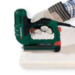 Parkside Elektrotacker PET 25 C2: Moderner Hefter mit Einhandbedienung und Heckladesystem