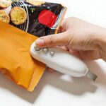 ChaneeHann Mini Folienschweißgerät, 2-in-1 Beutelverschlussgerät mit Cutter und Bag Sealer, USB-C Aufladung Folienschweißgerät für Frischhaltefolie und Lebensmittelbeutel, Magnetfuß