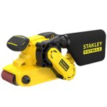 STANLEY FATMAX Bandschleifer (1.010 Watt, 75 x 533 mm Schleifband, Drehzahlvorwahl, werkzeugloser Schleifbandwechsel, integrierte Staubabsaugung, inkl. Schleifband und Koffer) FMEW204K-QS