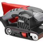 SKIL Bandschleifer 1210 AA (Schleifmaschine inkl. Staubbeutel, Motor 650 W, Bandgröße 76x457 mm, Schleiffläche 76x130 mm)