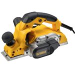 Dewalt Hobel (82 mm) D26500K (1.050 Watt, Hobelbreite 82 mm, ø-Messerwelle 64 mm, max. Spantiefe 4 mm, max. Falztiefe 25 mm, Hobeltiefe in 1/10 mm Schritten einstellbar, plangefräste Hobelsohle)