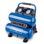 Scheppach Kompressor HC10-Twin ölfreier Druckluftkompressor | 7,5L Kesselvolumen | 8 bar max. Arbeitsdruck | 50,4 L Ansaugleistung | 750W Leistung | 2 Druckmanometer, 1 Schnellkupplung & Druckminderer