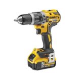 DEWALT XR 18 Volt Akku Schlagbohrschrauber (Bürstenloser Motor, 2-Gang Vollmetallgetriebe, max. Drehmoment 70 Nm, 15 Drehmomentstufen, 2x 18 Volt / 5 Ah Li-Ion Akkus und Ladegerät), DCD796P2-QW