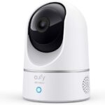 eufy Security Indoor Cam E220, 2K Überwachungskamera Innen, WLAN, Schwenkbar, Kameraüberwachung Innen, mit Nachtsicht, Personen- & Haustiererkennung, Bewegungsverfolgung, HomeBase 3 Kompatibel