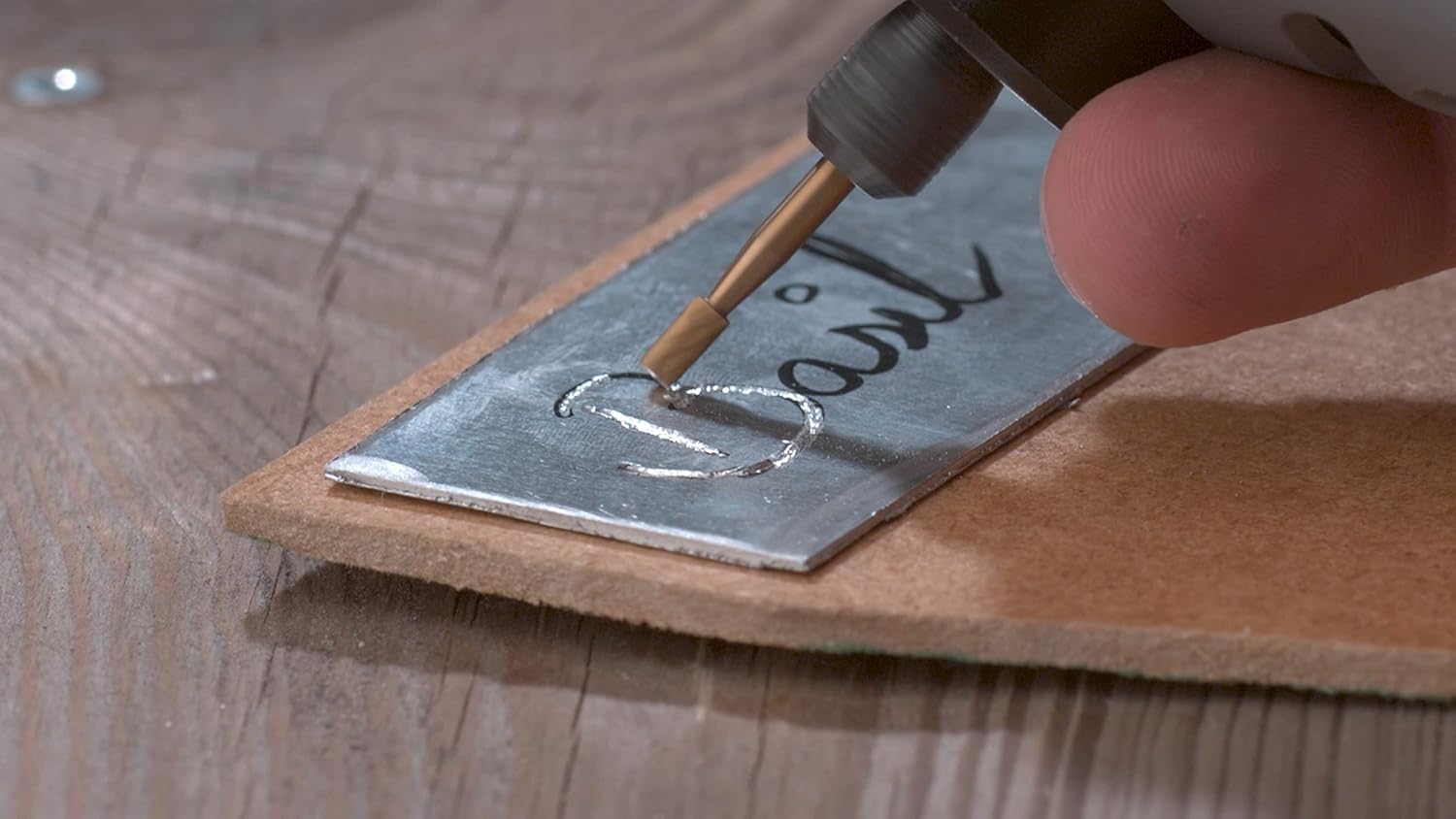 Dremel MAX Hochgeschwindigkeits-Fräsmesser (194DM) 2 Hochgeschwindigkeits-Fräsmesser mit Titanbeschichtung zum Schnitzen und Gravieren, 3,2 mm, max. Lebensdauer – Bild 3