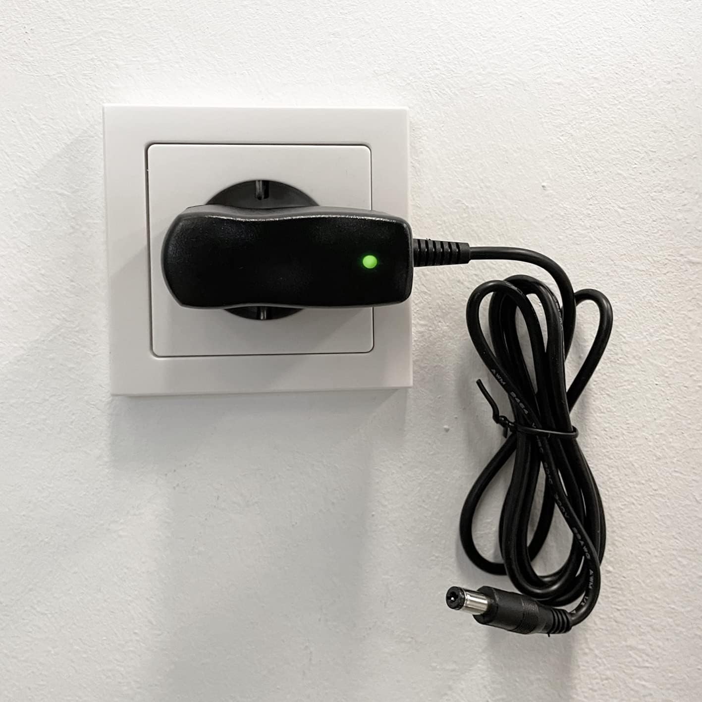 Enerpower Steck Ladegerät 1S für Li-Ion/Li-Po Akkus 3,6V-3,7V Rundstecker 5,5 x 2,1 mm 1A (GS) – Bild 2