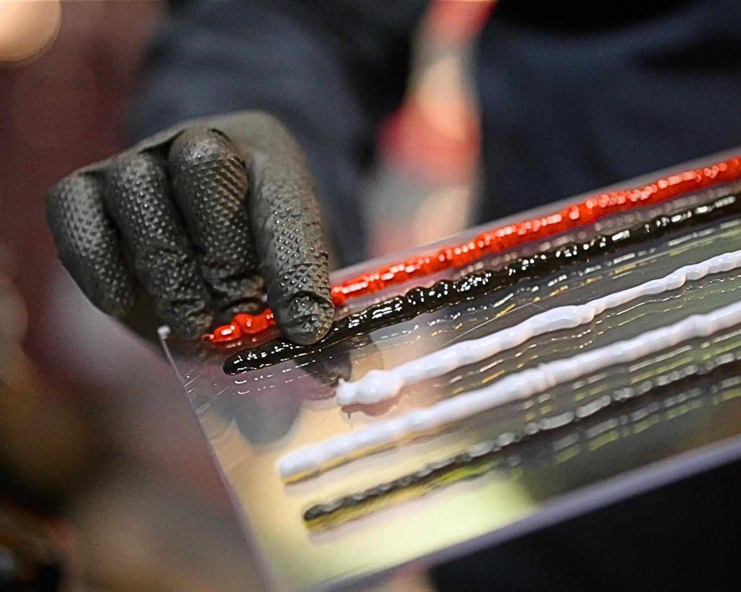 Hochtemperatur Silikon schwarz | Dauerelastische Versiegelung für Temperaturen von -65°C bis +380° | Für Bauwesen, KFZ und Industrie | Beständig gegen Öle, Benzin und Fette | 80ml Tube – Bild 5