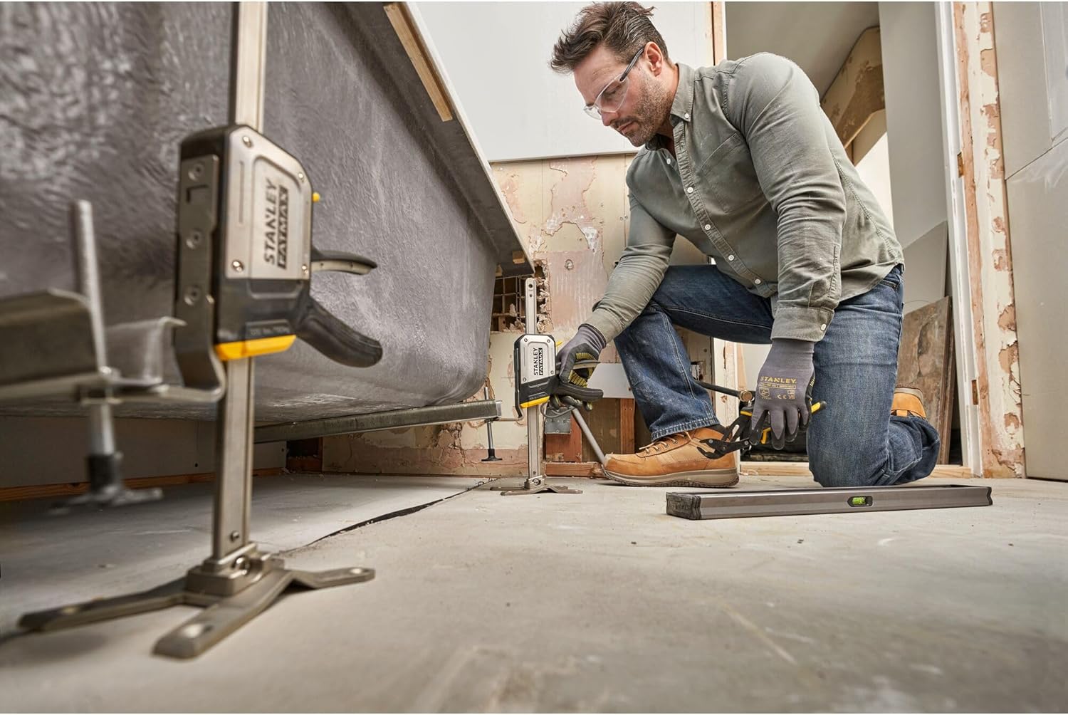 STANLEY FATMAX Einhand-Montagewerkzeug TradeLift Set FMHT83552-1 (Hebewerkzeug zum Halten, Heben, Stützen, Senken von schweren Objekten bis 150kg, präzise Feinjustierung, ideale helfende Hand) 2 Stück – Bild 2