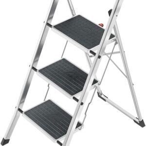 Hailo K70 StandardLine Alu-Klapptritt-Leiter - 3 große Stahl-Stufen mit Anti-Rutsch-Matten belastbar bis 150 kg - Trittleiter mit Klappsicherung - besonders leicht und einfach zu verstauen - Silber