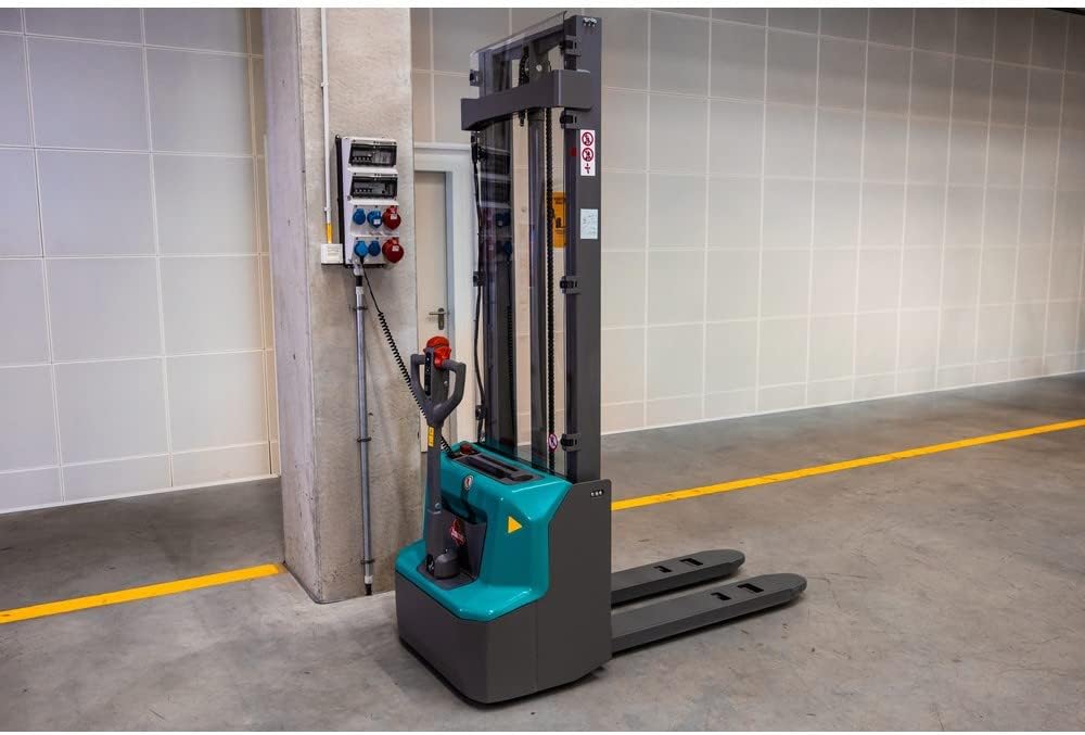 Ameise Elektro-Hochhubwagen PSE | 1.200 kg Tragkraft | 2.600 mm Hubhöhe | 1.150 mm Gabellänge | Lithium-Ionen-Batterie 24 V / 60 Ah mit Ladegerät | 2,5 h Ladezeit | 2-Fach-Teleskop-Hubgerüst – Bild 3