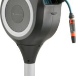 Gardena Garten-Schlauchbox RollUp M (weiß) 20 m: Schwenkbare Schlauchbox, integrierte Schlauchführung, inkl. 20 m Gardena Qualitätsschlauch, Erdspieß und Montagehilfe (18616-20)