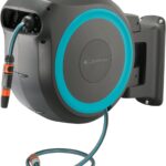 Gardena Wand-Schlauchbox RollUp M/L (türkis) 25 m: flexible Bewässerung für mittelgroße bis große Gärten, Schwenkbare, inkl. 25 m Qualitätschlauch und Montagehilfe (18620-20)