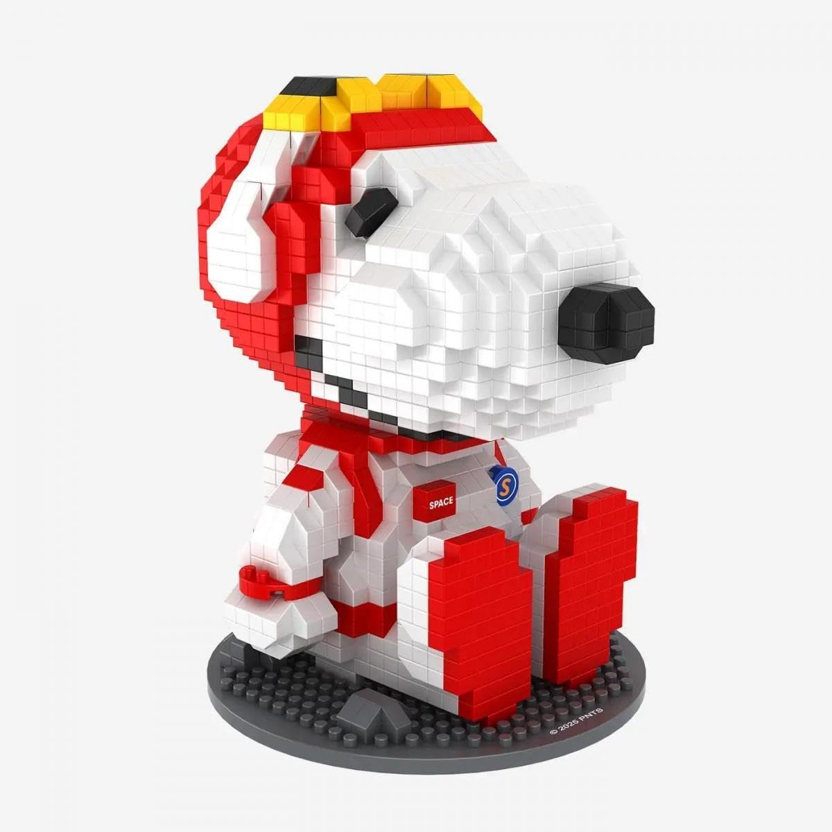 BlueBrixx Pro 108905 – Astronaut Snoopy sitzend (Diamond Blocks) aus Klemmbausteinen mit 1004 Bauelementen – Bild 3
