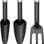 Fiskars Gartenwerkzeuge-Set, 3-teilig, Blumenrechen, Blumenkelle und Pflanzkelle, 65% recycelter FiberComp-Kunststoff mit Glasfaser, Schwarz/Orange, Solid, 1076379