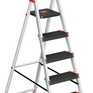 SONGMICS Leiter mit 6 Stufen, Aluleiter, 12 cm breite Stufen mit Riffelung, Anti-Rutsch-Füße, mit Handlauf, Werkzeugschale, bis 150 kg belastbar, schwarz-orange GLT06BK