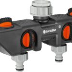 Gardena 4-Wege-Verteiler: Anschlussmöglichkeit für bis zu 4 Geräte an den Wasserhahn, passend zu Gardena Bewässerungscomputern & -uhren, Wasserdurchfluss regulier- und absperrbar (8194-20)