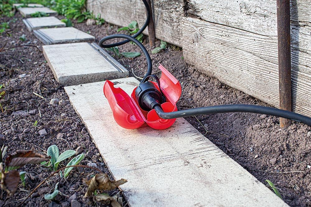 as - Schwabe Sicherheitsbox, Sicherheit für Schuko, Stecker und Buchse, Zuverlässiger Schutz vor Außeneinwirkungen, Hervorragend für den Außenbereich, mit praktischem Aufhänge-Haken, Rot, 48707 – Bild 3