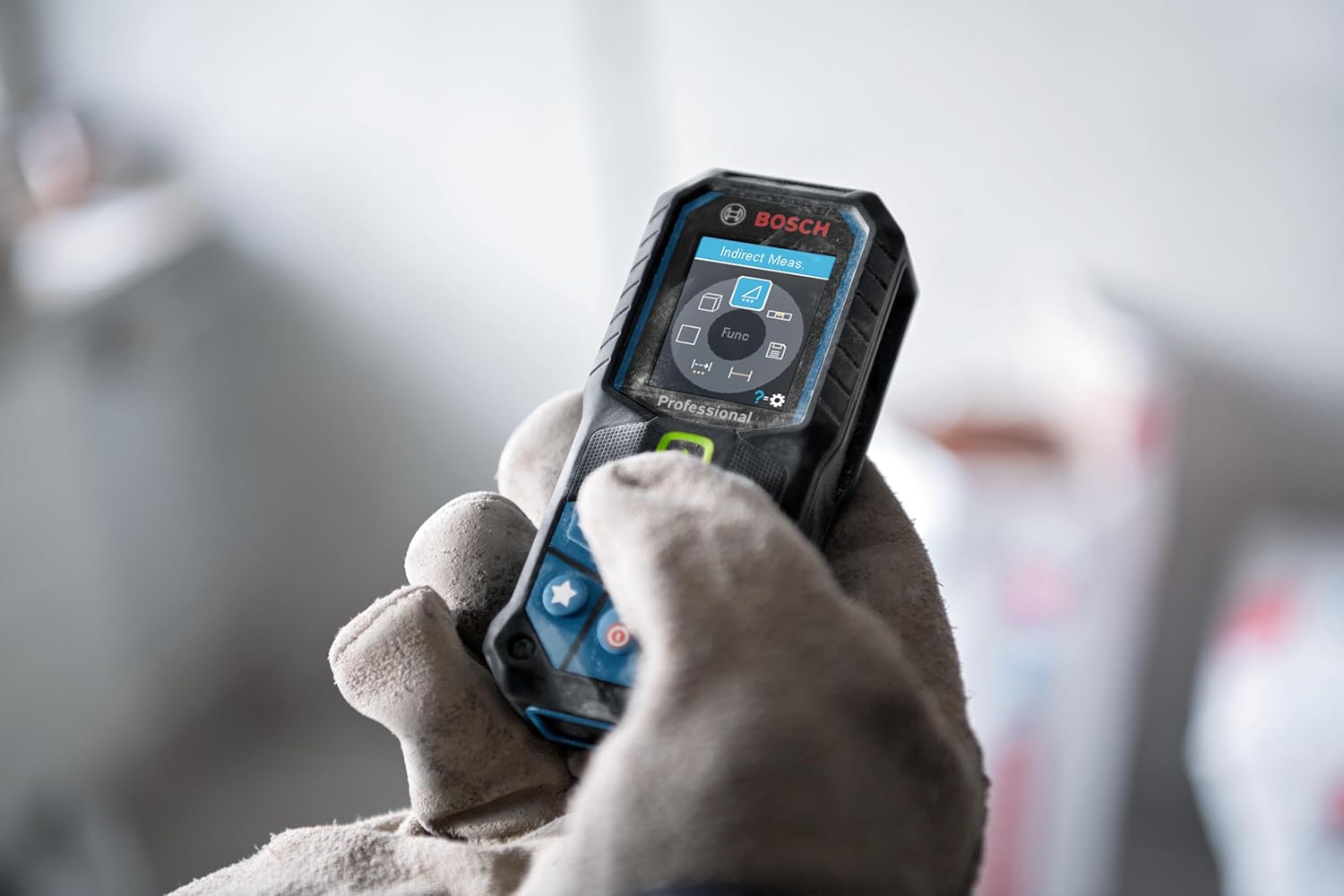 Bosch Professional Laser-Entfernungsmesser GLM 50-23 G (grüner Laser, Neigungssensor, Reichweite: bis zu 50 m, robust, IP65, ± 1,5 mm*, 2X AA-Batterie, Schlaufe, Tasche) – Bild 3