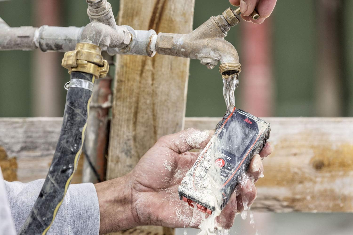 Leica DISTO X3 – robuster Laser Entfernungsmesser (Schutzklasse IP65) mit Bluetooth (App-Nutzung) für Distanzmessungen unter härtesten Bedingungen (Innenbereich mit 150 m Reichweite) – Bild 2