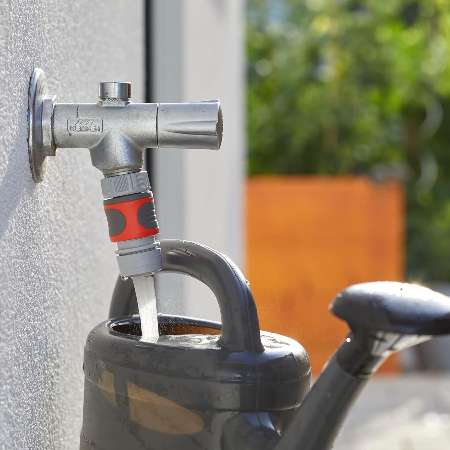 Gardena Perlstrahl-Adapter: Perlator für spritzfreies Wasser am Wasserhahn, zum Aufstecken auf den Gardena Hahnverbinder, für sanften, luftdurchsetzten, gebündelten Wasserstrahl (2905-26) – Bild 3