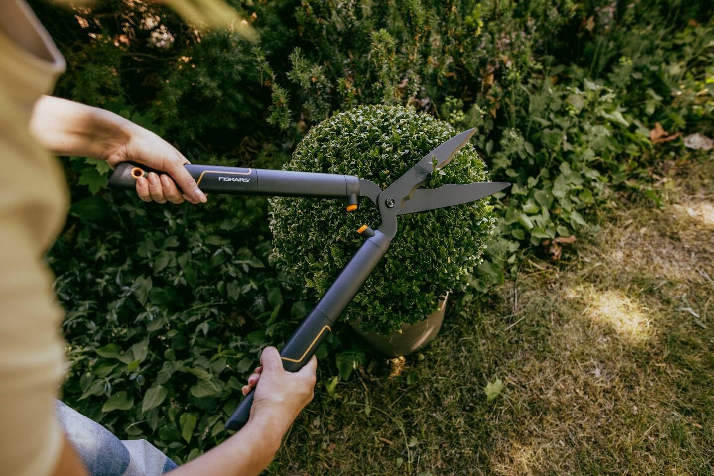 Fiskars SingleStep Heckenschere, Mit Wellenschliff, Hochwertige Stahl-Klingen, Länge 60 cm, Mattschwarz, HS22, 1001433 – Bild 3