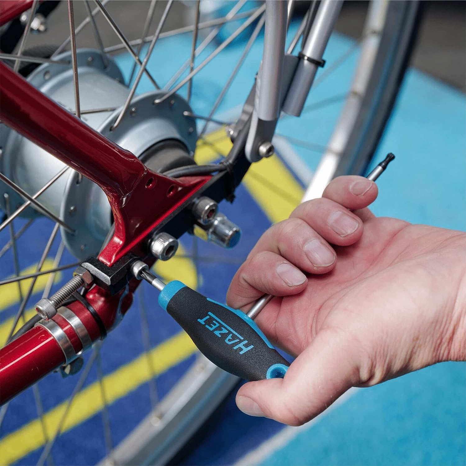 HAZET Winkel-Schraubendreher-Satz 829KK/7 I 7-teiliges Werkzeug-Set, Abtrieb: Innen-Sechskant, ergonomischer HAZET 1-Komponenten-T-Griff, mit Kugelkopf für Handbetätigung – Bild 2