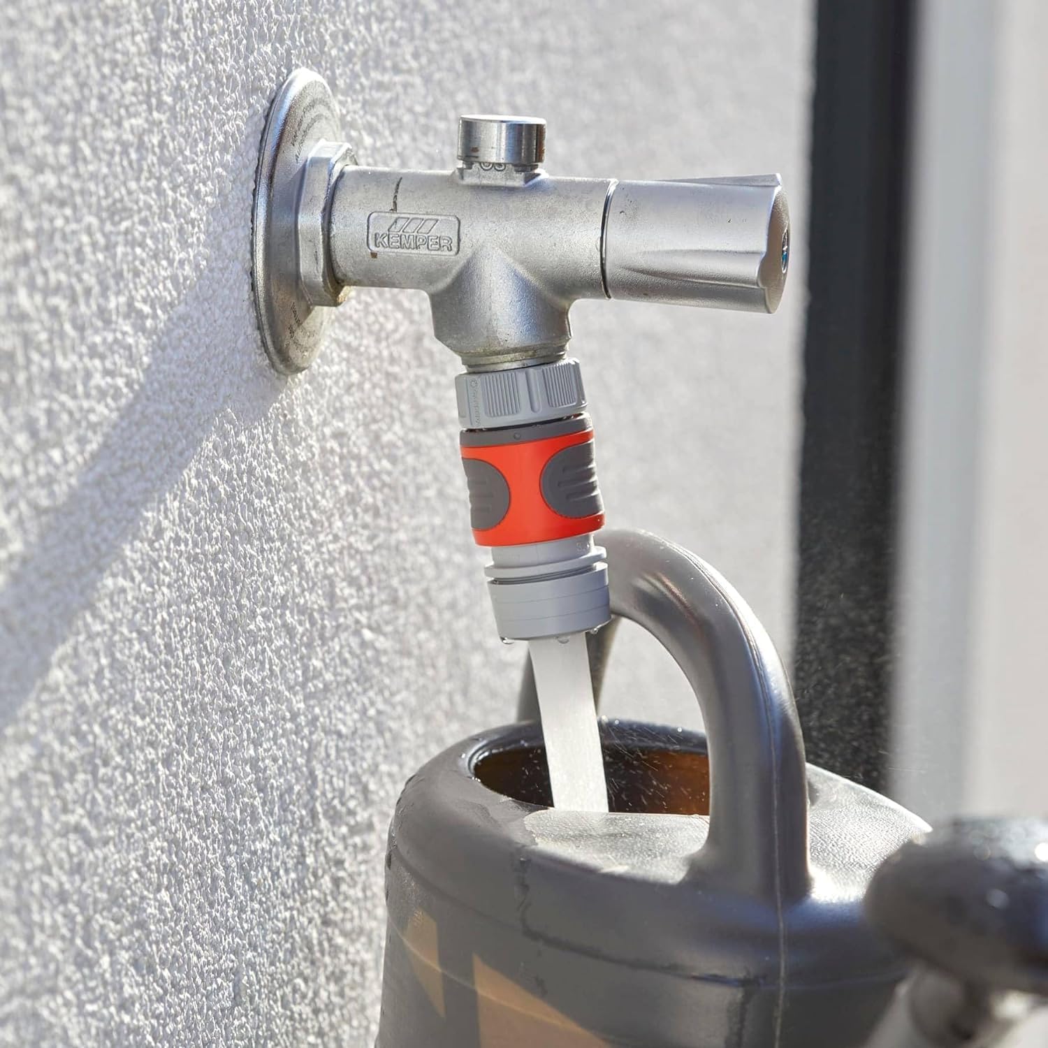 Gardena Perlstrahl-Adapter: Perlator für spritzfreies Wasser am Wasserhahn, zum Aufstecken auf den Gardena Hahnverbinder, für sanften, luftdurchsetzten, gebündelten Wasserstrahl (2905-26) – Bild 2