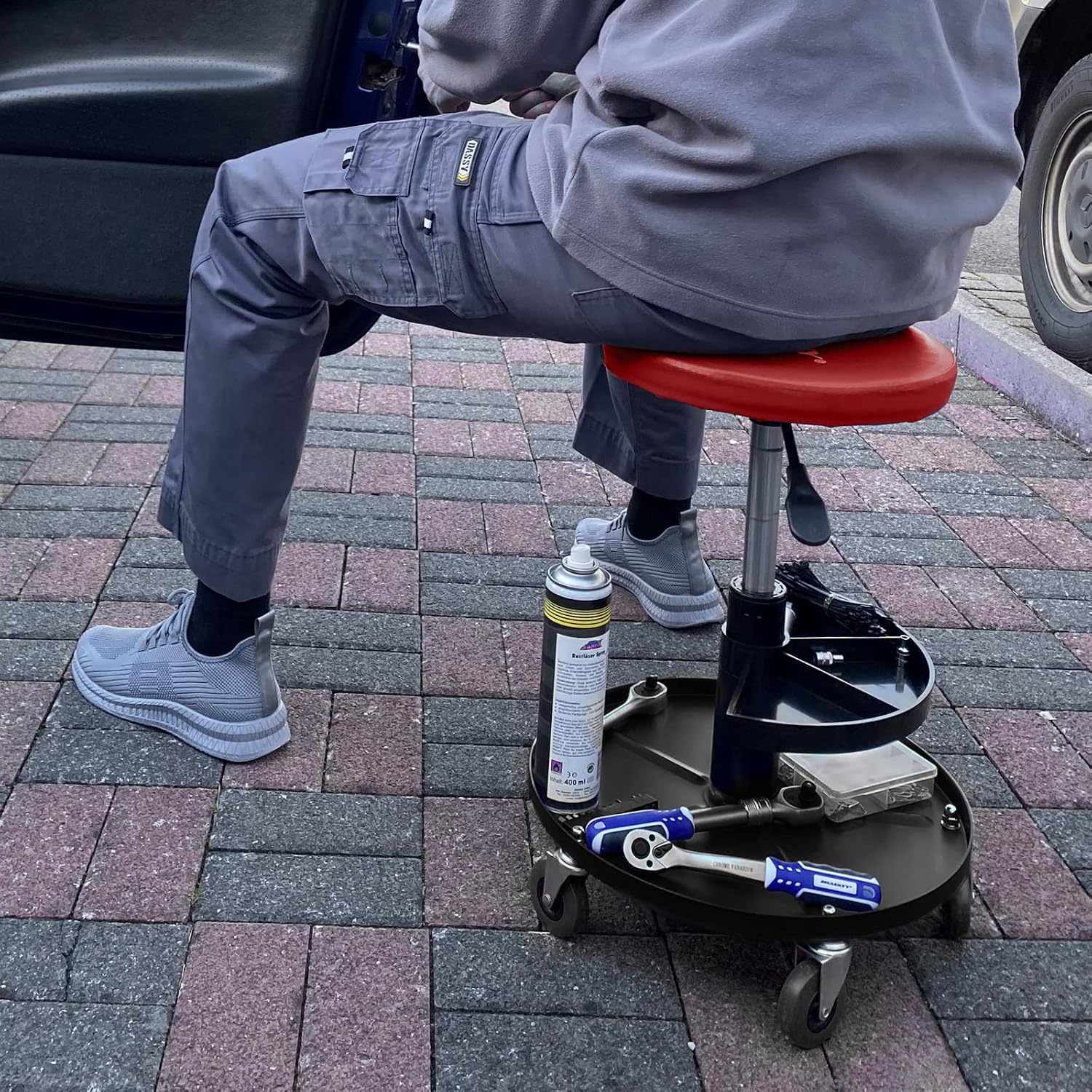 HASKYY Höhenverstellbar Werkstattstuhl Werkstatthocker Werkstattsitz Arbeits-Hocker-Stuhl-Sitz ROT mit 5 Rollen | ca. ø 40cm | 2 Ablagen | 430-580mm – Bild 2