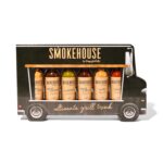 Smokehouse by Thoughtfully – Gourmet Ultimate Grillset für Männer Geschenk – Lustige Food Truck Verpackung mit BBQ Rubs, Saucen & Grillzubehör Grill Geschenke für Männer & Vater Geburtstag