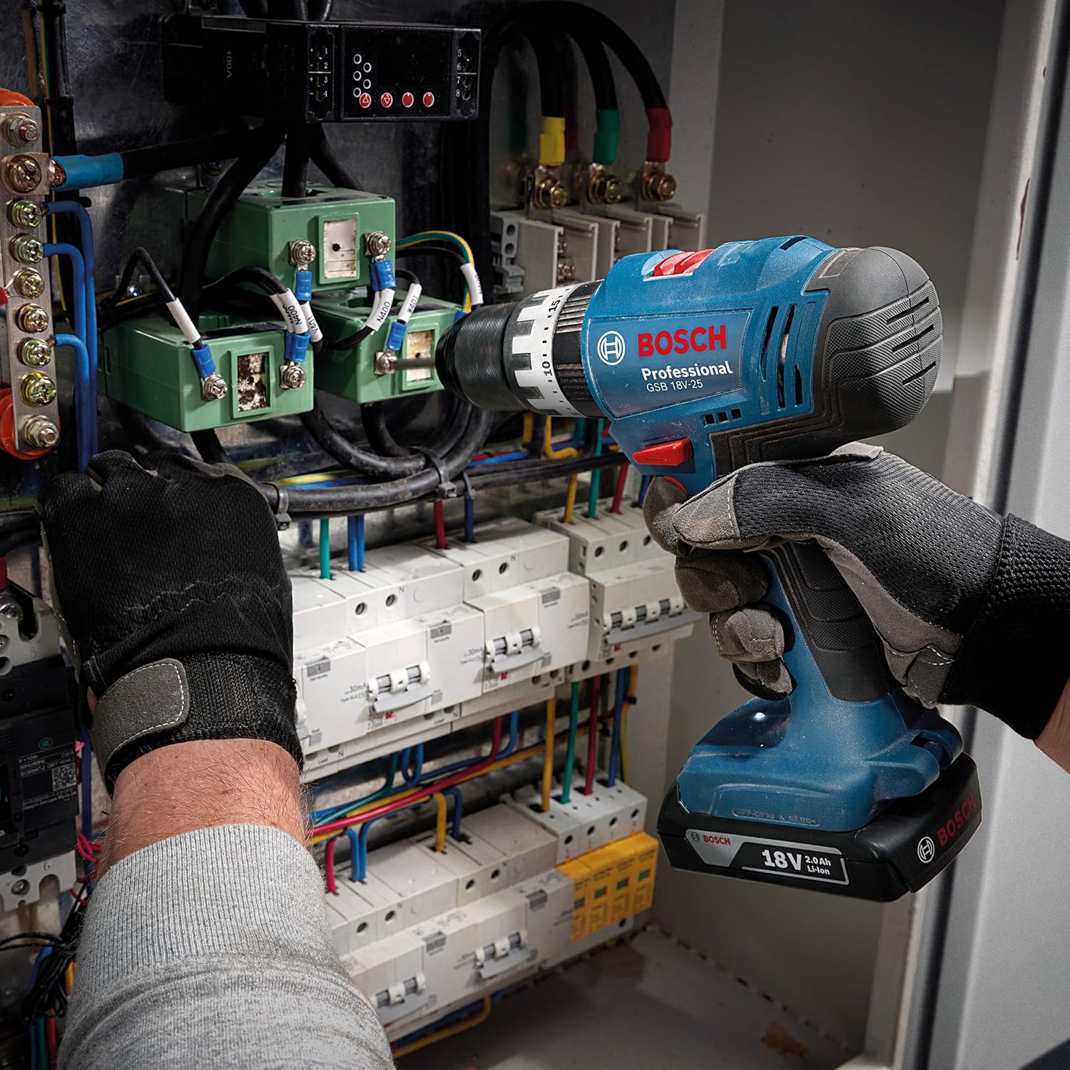 Bosch Professional 18V System Akku Schlagbohrschrauber GSB 18V-25 (max. Schrauben-Ø: 10 mm, inkl. 2x GBA 2.0 Ah, GAL 18V-20, 63-tlg. Zubehör-Set, L-Case Pick & Click) – Bild 3