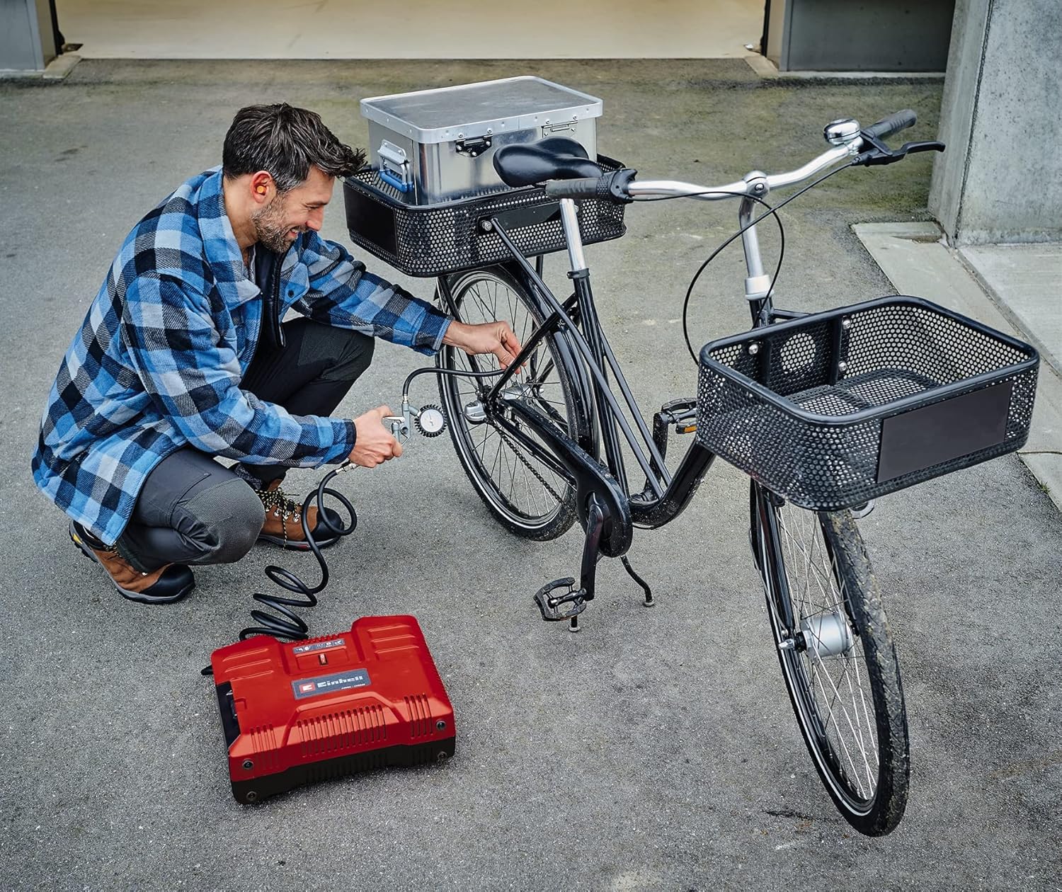 Einhell Akku-Koffer-Kompressor TE-AC 36/8 Li OF Set-Solo Power X-Change (36 V, max. 8 bar, ölfrei, Ansaugleistung 130 l/min, inkl. 3-tlg. Adapter-Set, ohne Akku & Ladegerät) – Bild 4