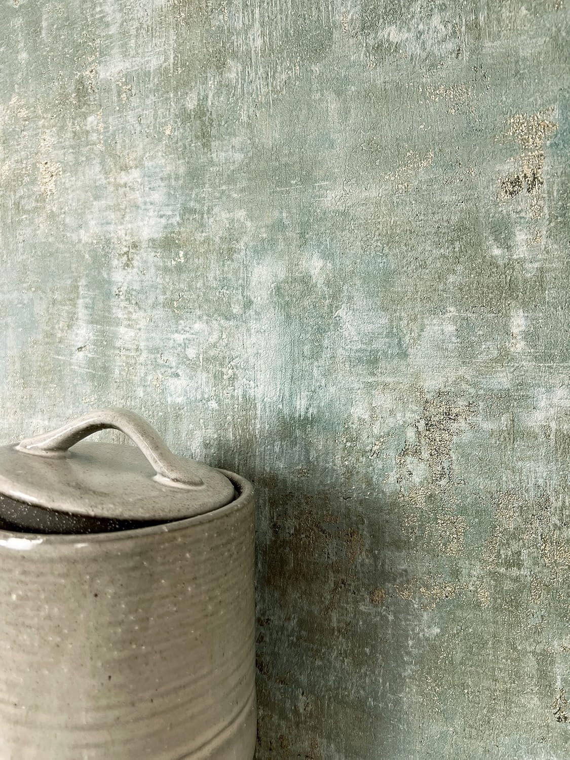 Newroom Tapete Grün Vlies Betonoptik - Industrial Putzstruktur Metallic Glanz für Wohnzimmer Schlafzimmer