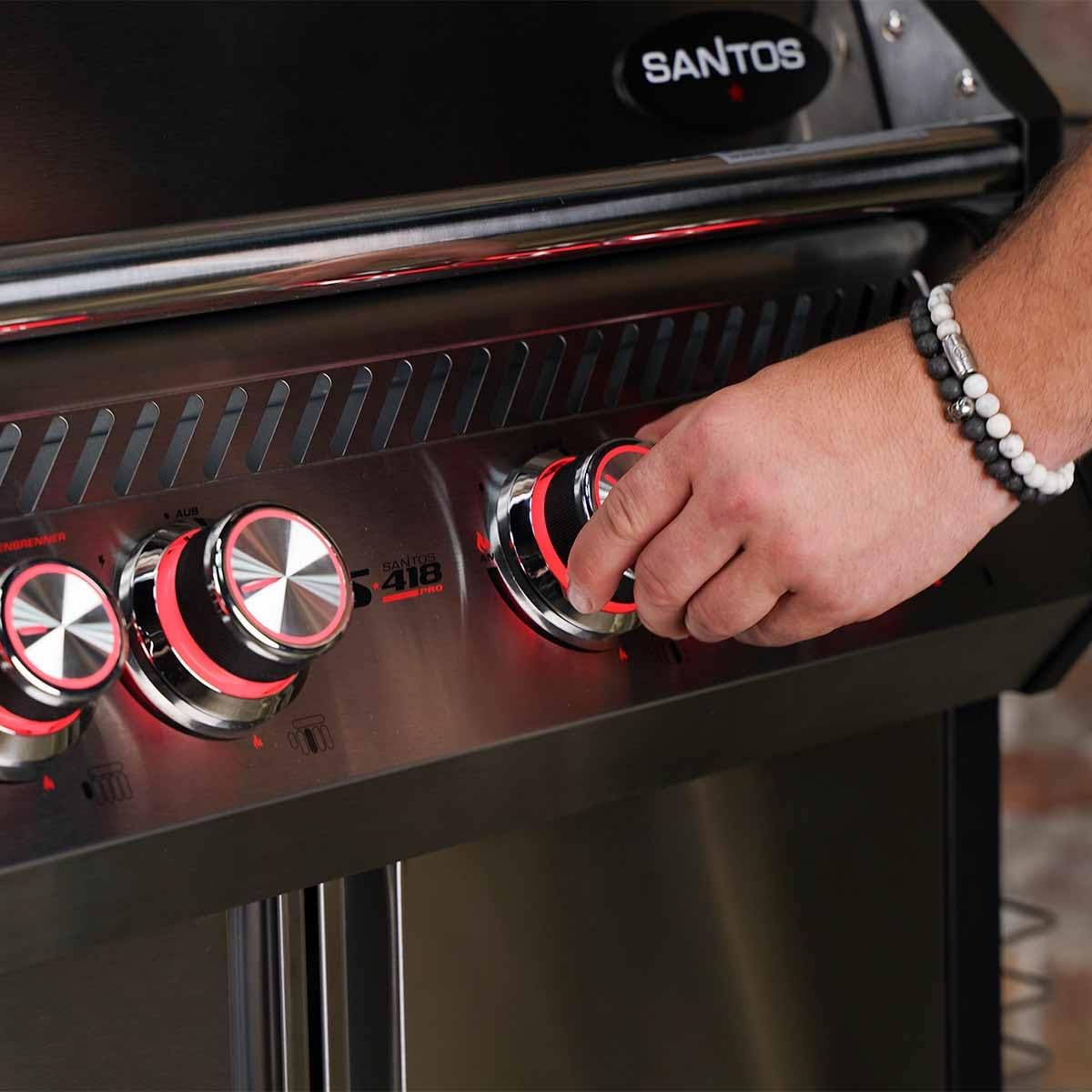 SANTOS Gasgrill S-418 Pro Edelstahl - Premium Gasgrill 4 Brenner - 800°C Infrarot Seitenbrenner & Heckbrenner - Langlebiger BBQ Gas Grill mit optimaler Isolierung - Edelstahl Grillrost & Warmhalterost 5 SANTOS Gasgrill S-418 Pro Edelstahl - Premium Gasgrill 4 Brenner - 800°C Infrarot Seitenbrenner & Heckbrenner - Langlebiger BBQ Gas Grill mit optimaler Isolierung - Edelstahl Grillrost & Warmhalterost – Bild 5