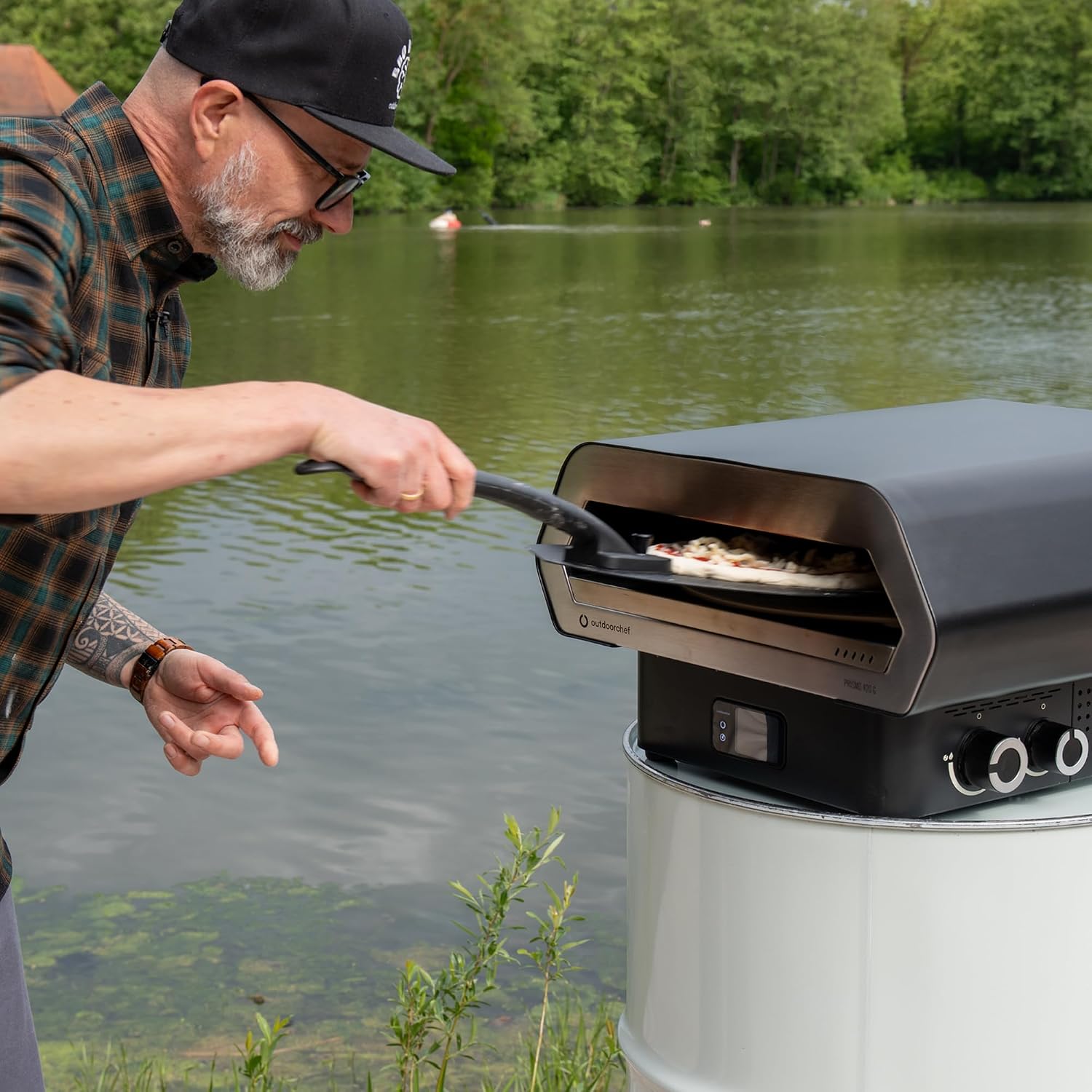 Outdoorchef PRISMO 420 G Gas-Pizzaofen – bis 450 °C, automatisch rotierender Pizzastein Ø 42 cm, Booster-Brenner, getrennte Temperaturregelung und digitales Touch-Display 2 Outdoorchef PRISMO 420 G Gas-Pizzaofen – bis 450 °C, automatisch rotierender Pizzastein Ø 42 cm, Booster-Brenner, getrennte Temperaturregelung und digitales Touch-Display – Bild 2