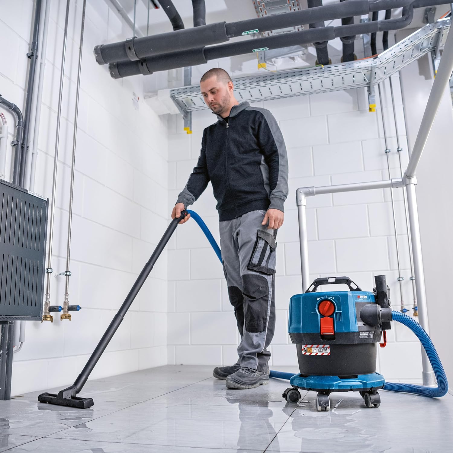 Bosch PRO 18V System Akku Staubsauger GAS 18V-12 MC (Staubschutz der Klasse M, HEPA-Filter, inkl. GCT 30-42, 3x flexibles Gummiband, verschiedene Zubehöre, ohne Akku/Ladegerät) 4 Bosch PRO 18V System Akku Staubsauger GAS 18V-12 MC (Staubschutz der Klasse M, HEPA-Filter, inkl. GCT 30-42, 3x flexibles Gummiband, verschiedene Zubehöre, ohne Akku/Ladegerät) – Bild 4