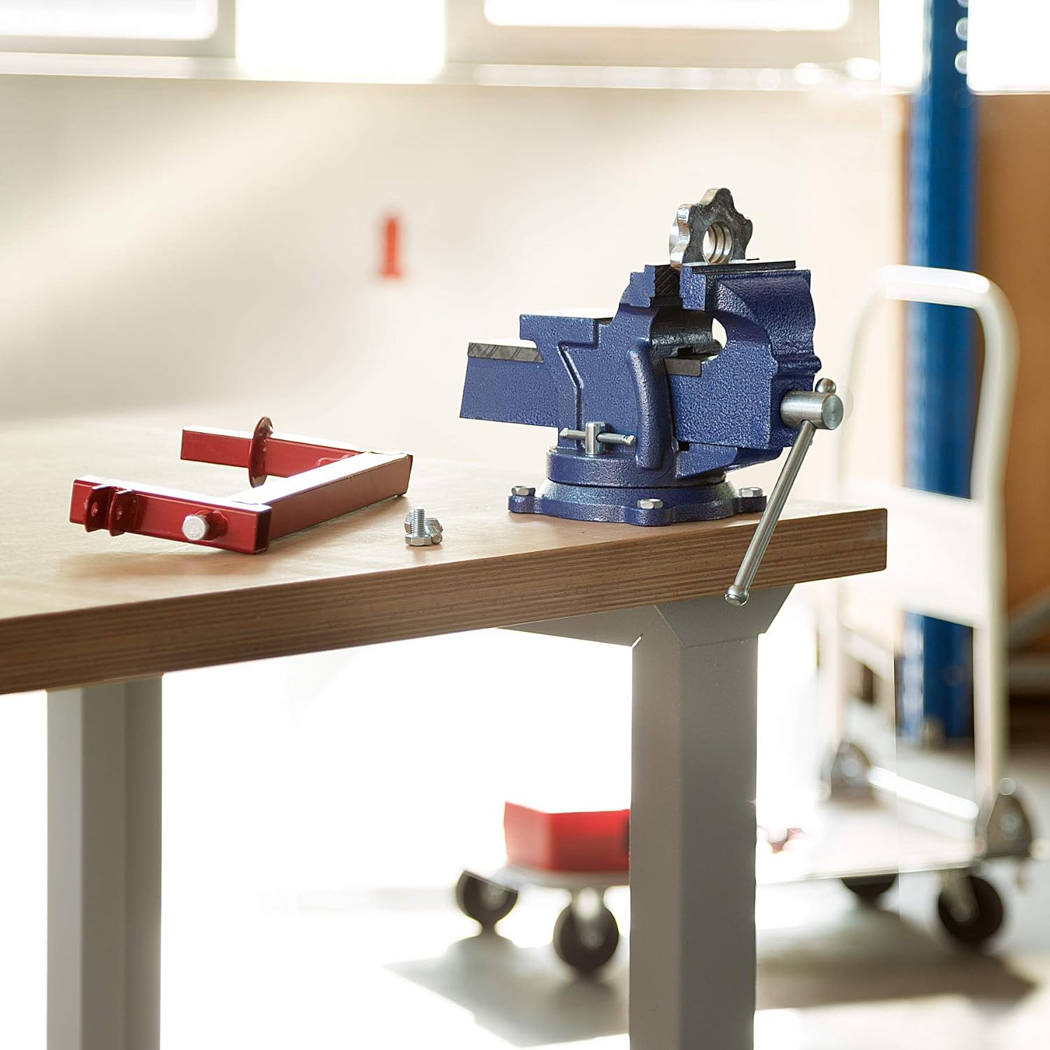 tectake® Schraubstock drehbar, Amboss, Tischschraubstock massiv, Gusseisen schwer, 360° drehbar, mit Drehteller für Montage Werktisch, Werkbänke, Werkstatttisch - Spannweite 125 mm 2 tectake® Schraubstock drehbar, Amboss, Tischschraubstock massiv, Gusseisen schwer, 360° drehbar, mit Drehteller für Montage Werktisch, Werkbänke, Werkstatttisch - Spannweite 125 mm – Bild 2